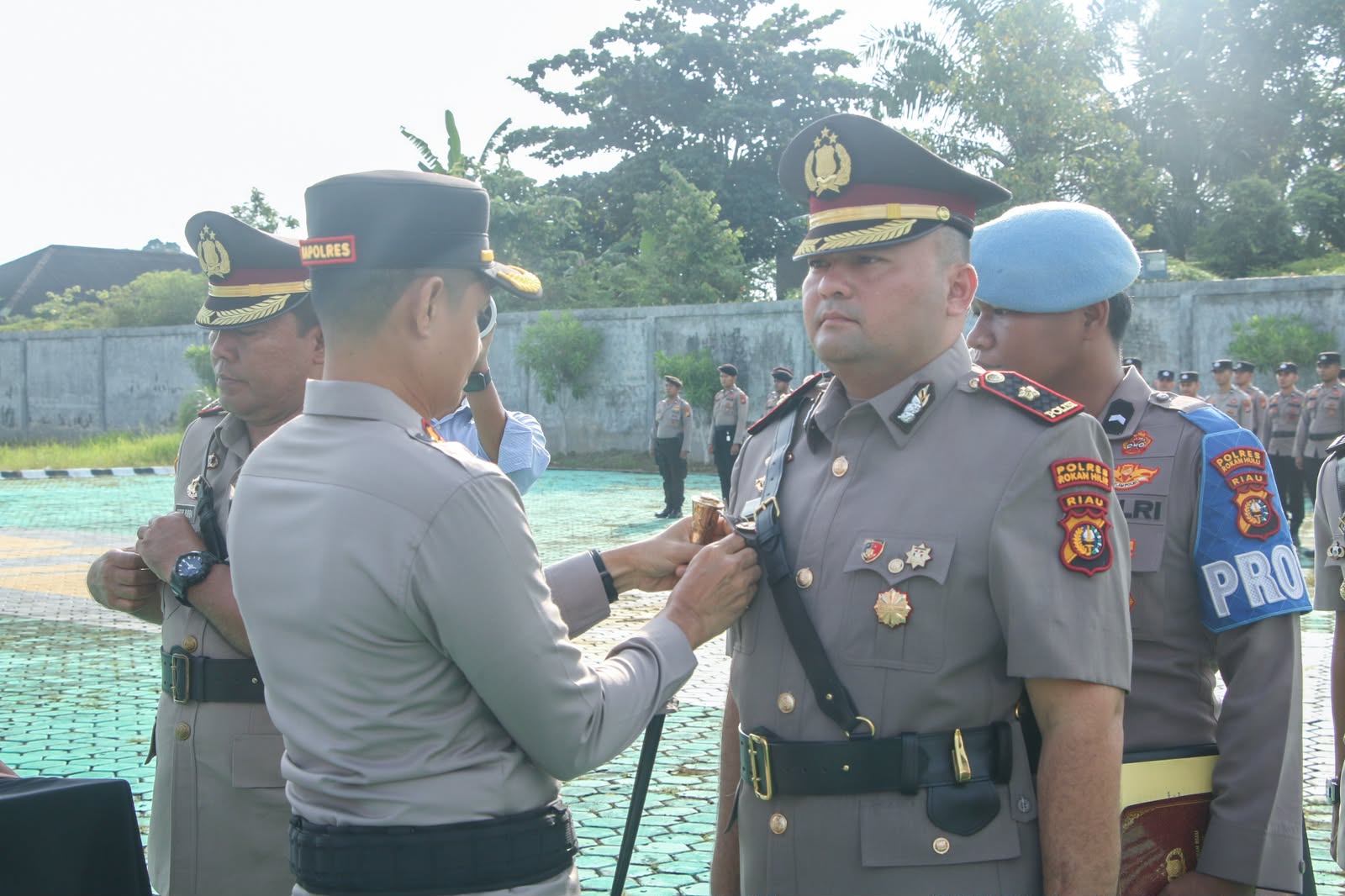 *Kapolres Rokan Hulu Pimpin Pisah Sambut Sejumlah Pejabat Utama dan Kapolsek Jajaran, Tekankan Semangat Pengabdian dan Kebersamaan*